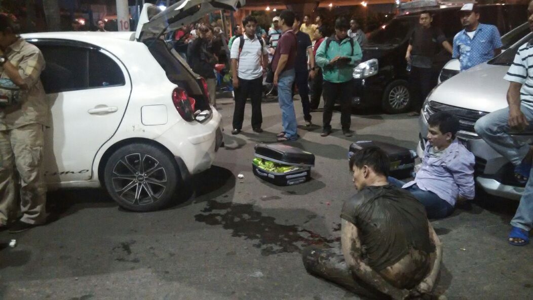 RadioElshinta's tweet photo. BNN beserta Bea Cukai mengamankan 2 orang pria yang membawa 50 KG Sabu di Jalan RE Martadinata, Jakut. (Sud) #ListenElshinta https://t.co/l1KYDq3fzY