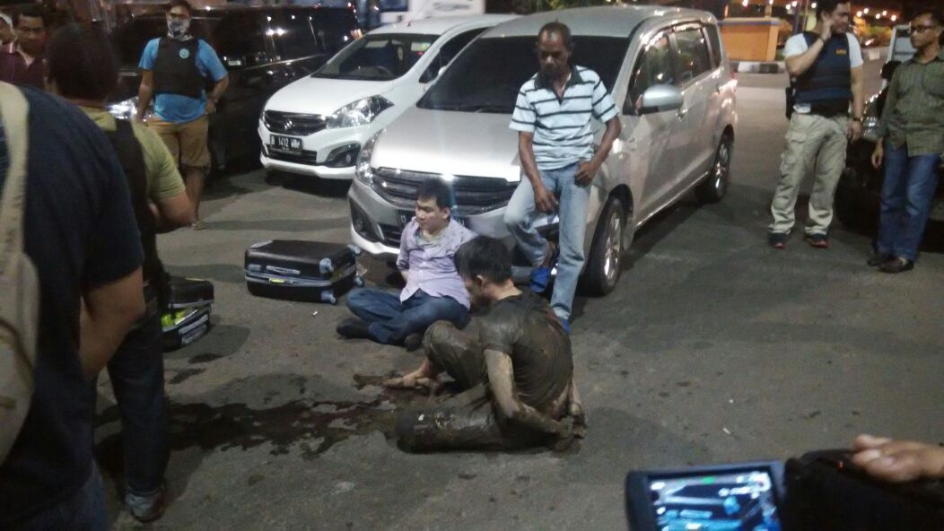 RadioElshinta's tweet photo. BNN beserta Bea Cukai mengamankan 2 orang pria yang membawa 50 KG Sabu di Jalan RE Martadinata, Jakut. (Sud) #ListenElshinta https://t.co/l1KYDq3fzY