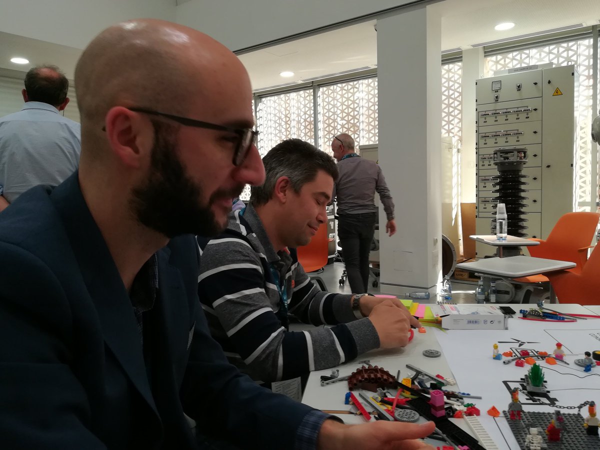 . @Estabanell_DIS <a href="/CITCEA/">CITCEA-UPC</a> <a href="/beedata1/">BEEDATA ANALYTICS</a> <a href="/polivros/">Pol Olivella</a> @asumper @JordiCipriano al Concept Spacing Workshop de <a href="/RedElectricaREE/">Red Eléctrica</a>