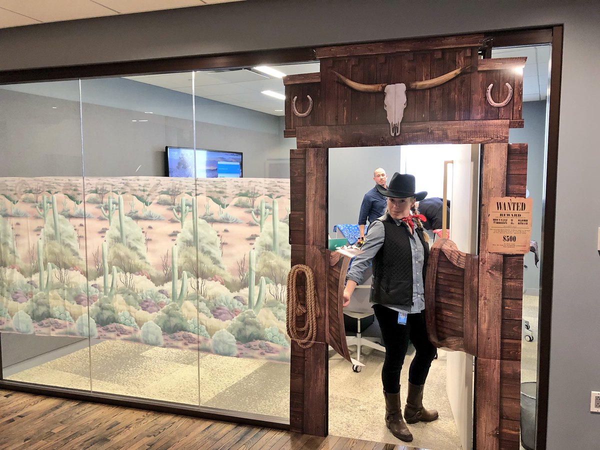 numilala's tweet image. That thing when you miss Westworld so much and your HBO clients are coming in for a casual meeting...