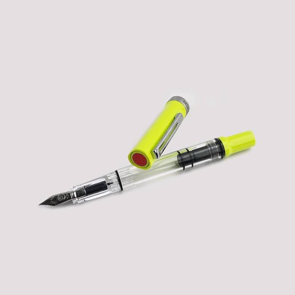 PAPELERIADEBOD's tweet photo. Recién llegadas desde Taiwan, la Twsbi Eco T Yellow Green. #twsbi #estilograficas #plumas #stationery  #escritura #tinteros #papeleria https://t.co/Sgfbd0AhMP