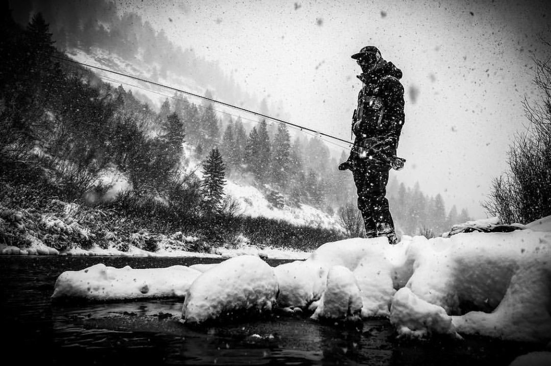MondoFlyFishing's tweet photo. Selfie WinterScapes keep the love alive for the winter fishermen! Giant flakes contribute to a Giant Experience! 

📸: Joe Davies 

#MondoFlyFishing #WinterScape #Colorado #RiversAndRods https://t.co/Jynk03hIIh