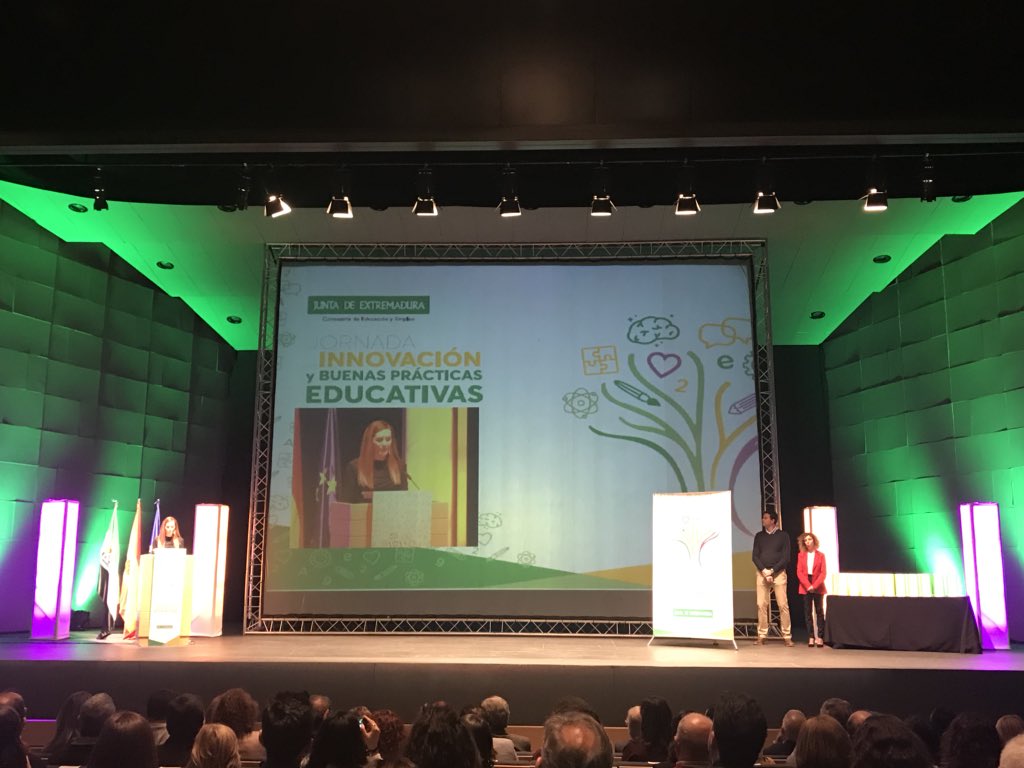 InnovacionForm's tweet photo. #innovaex2018 Entrega de los Premios a la Innovación Educativa Joaquín Sama y a las Buenas Prácticas Tomas Garci Verdejo @EstherGMoran @Junta_Educacion @eScholarium @enmarcha @CPR_Zafra https://t.co/7NDU6bs8Wo