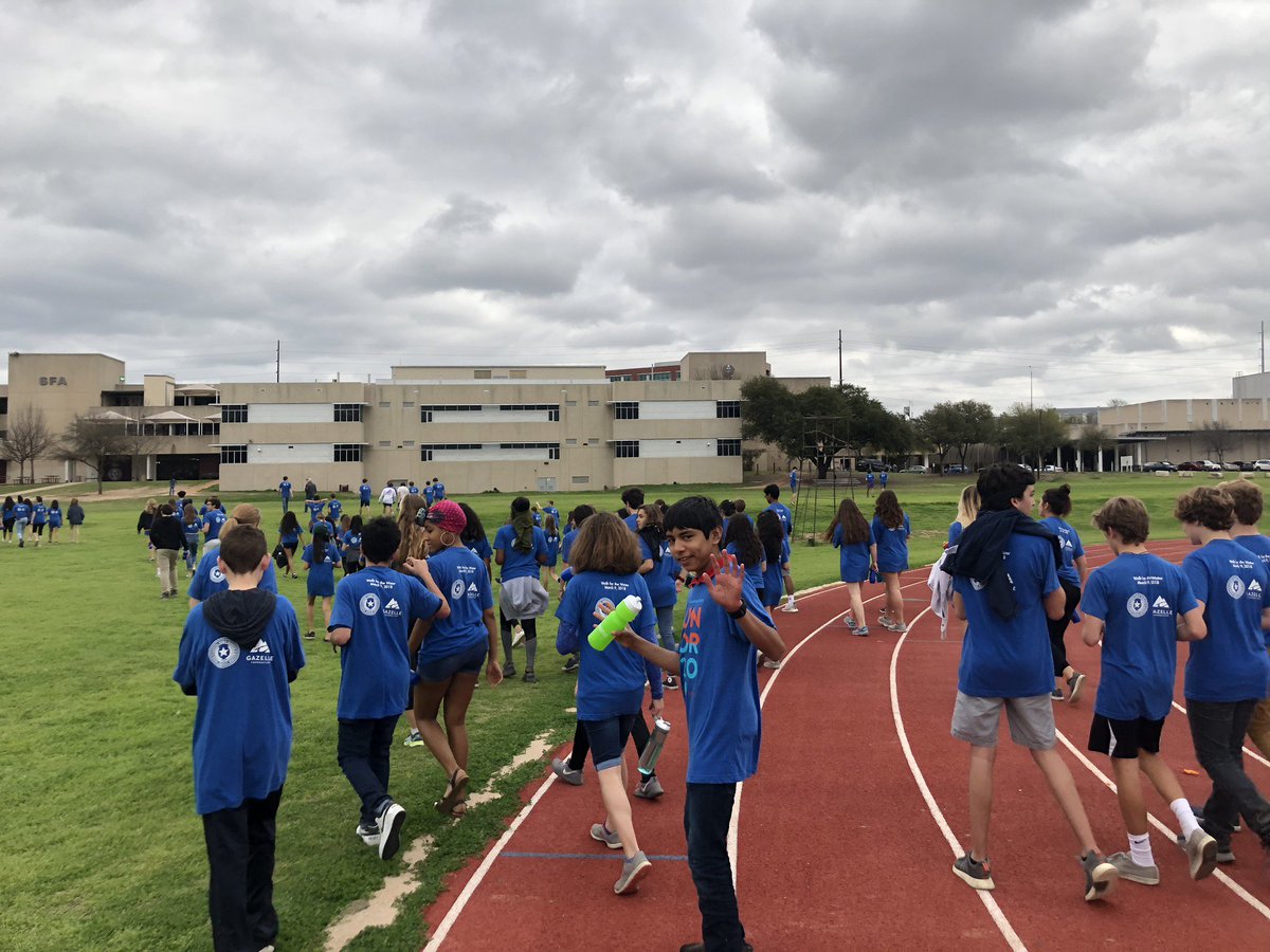 gzlfoundation's tweet photo. #tbt to our friends at @LoyalForeverAHS – the 9th graders raised more than $18,000! We're so thankful for all of your support! https://t.co/3RxqM8BTwc