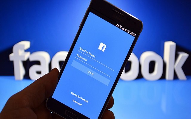 PhoneWorldpk's tweet image. #Facebook Launches AR effects, triggered by various real world objects and landmarks, such as roads, hills and movie posters. 
#FacebookAR phoneworld.com.pk/facebook-launc…
