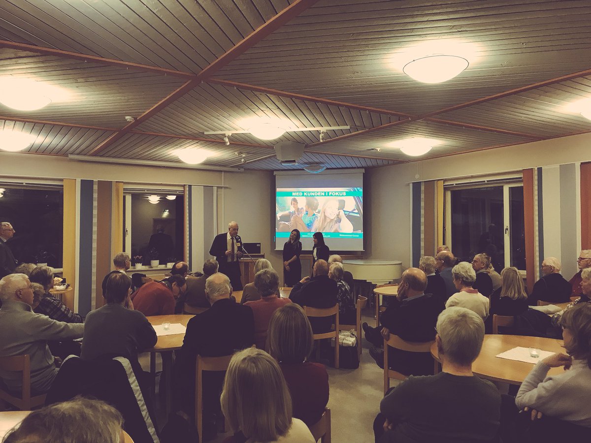 Ikväll är det aktieträff med #Aktiespararna Lidingö och vi gästas av Mekonomen &amp; Vitrolife 😀💫 Dessutom försöker mina ledamöter i ledningsgruppen hårdsälja in text-tv appen i mobilen 😂 #PrataPengar