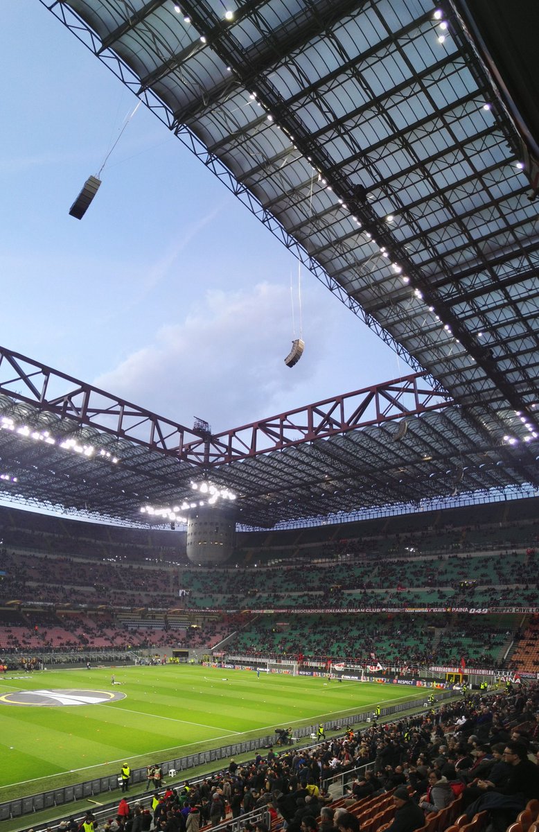 ZheLI_aerbioer's tweet photo. It was my first time to see a Arsenal match near the pitch on last Thursday at San Siro ⚽️ Great win for us and wish the guys just get the job done today evening! Once a Gooner, Always a Gooner!
#arsenal #COYG #AFCACM #ACMAFC https://t.co/zDJnq7kS9H