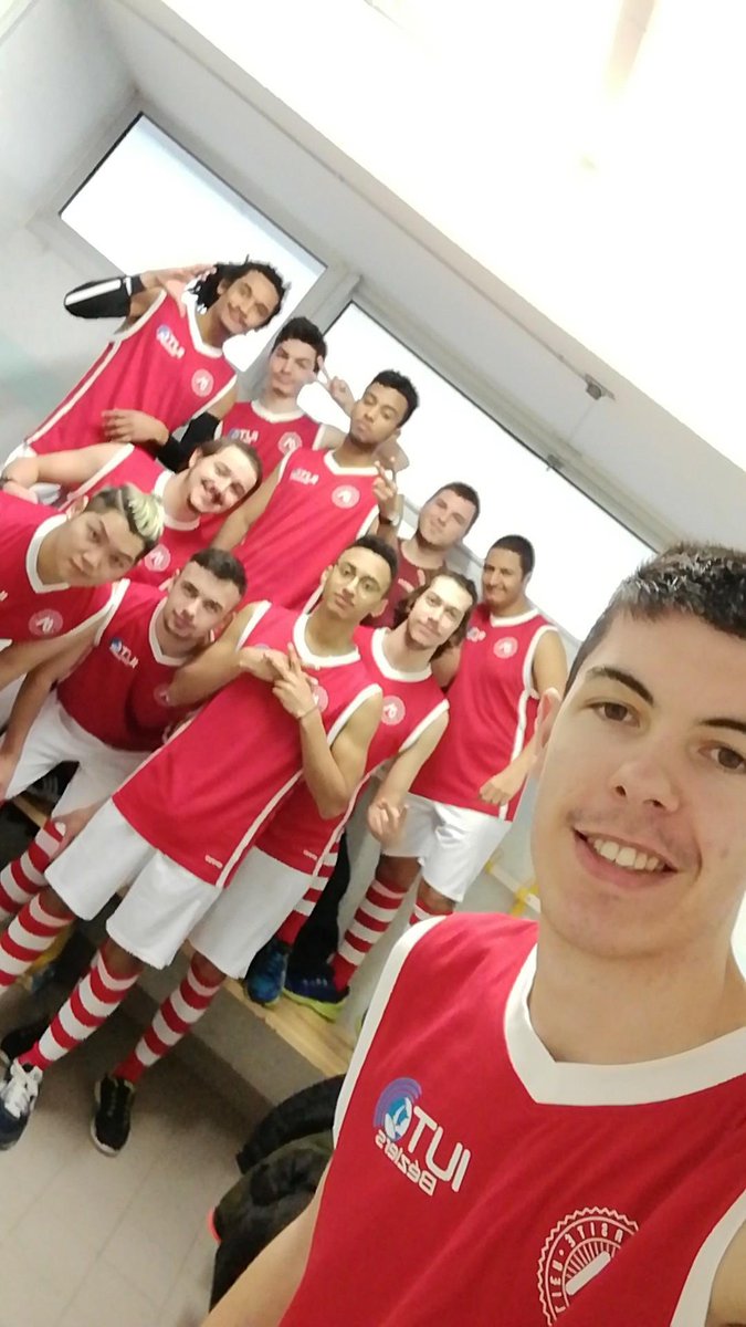 umontpellier's tweet photo. #CDFIUT2018 Les étudiants de l’@iutbeziers représentent fièrement les couleurs de l’UM à la Coupe de France des IUT ✌🏻🏅💪🏻 https://t.co/yVQ9fs8fdZ