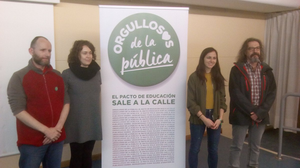 Hoy sacamos el #PactoEducativo a la calle para explicar lo que quieren imponernos y nuestras propuestas porque estamos #OrgullosasDeLaPublica