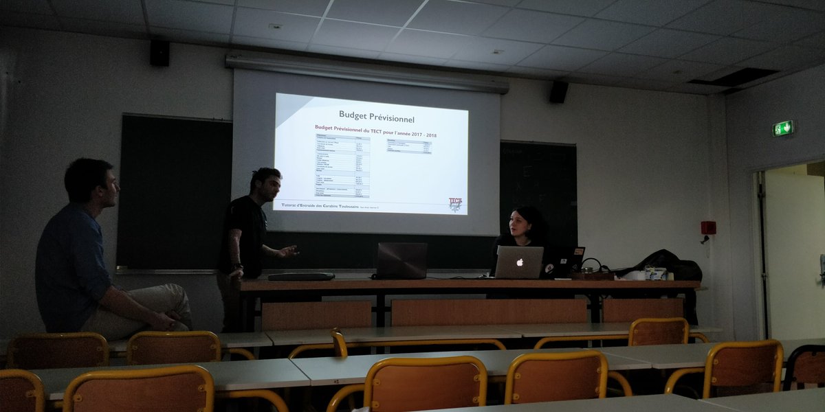 SANTE_TAT's tweet photo. #Tutorats #Annéesup | Le @TAT_PACES est présent à l'Assemblée Générale de mi-année du @Tuto_TECT ! Présentation des avancées des différents projets par les Membres du Bureau revenus du #WETutorat18 @tours2018 ! #AG Cc @ANEMF https://t.co/7ujem0MLkZ