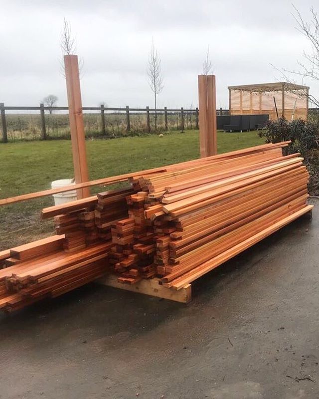 SecondNature_'s tweet photo. On site | Cedar delivered ready to make slatted screening π³
.
.
.
#workinprogress #onsite #cedar #cedarscreening #slattedscreening #gardendesign #landscapedesign #secondnaturegardens #landscapearchitecture #instagarden #garden #gardening https://t.co/c5YZCUHoH7 https://t.co/wW9iATrakU