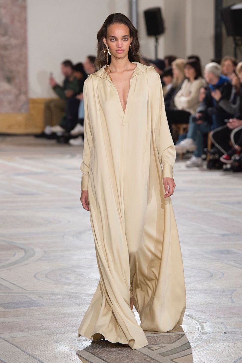 SarahLanagan's tweet photo. I had the pleasure of working at both Milan &amp; Paris Fashion Weeks this month with some of the most amazing people &amp; designers including MISSONI, Rochas, Off White and Jacquemus. Can't wait for next season! 😘 https://t.co/H0vsXefoAJ