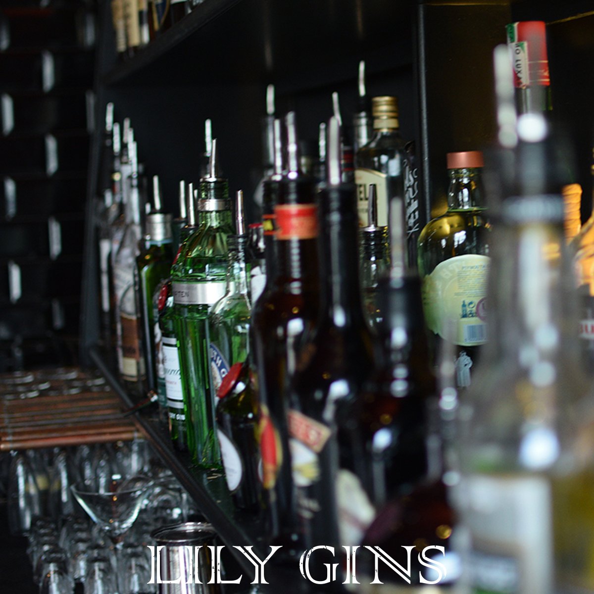 Whatever your tipple may be, you can guarantee to find behind our bar at LG. Our mixologists are pretty much genius when it comes to creating a concoction of delicious drinks, so swing by post races and get messy with us! #lilyginsloves #cheltenhamraces #raceweek #cocktailbar
