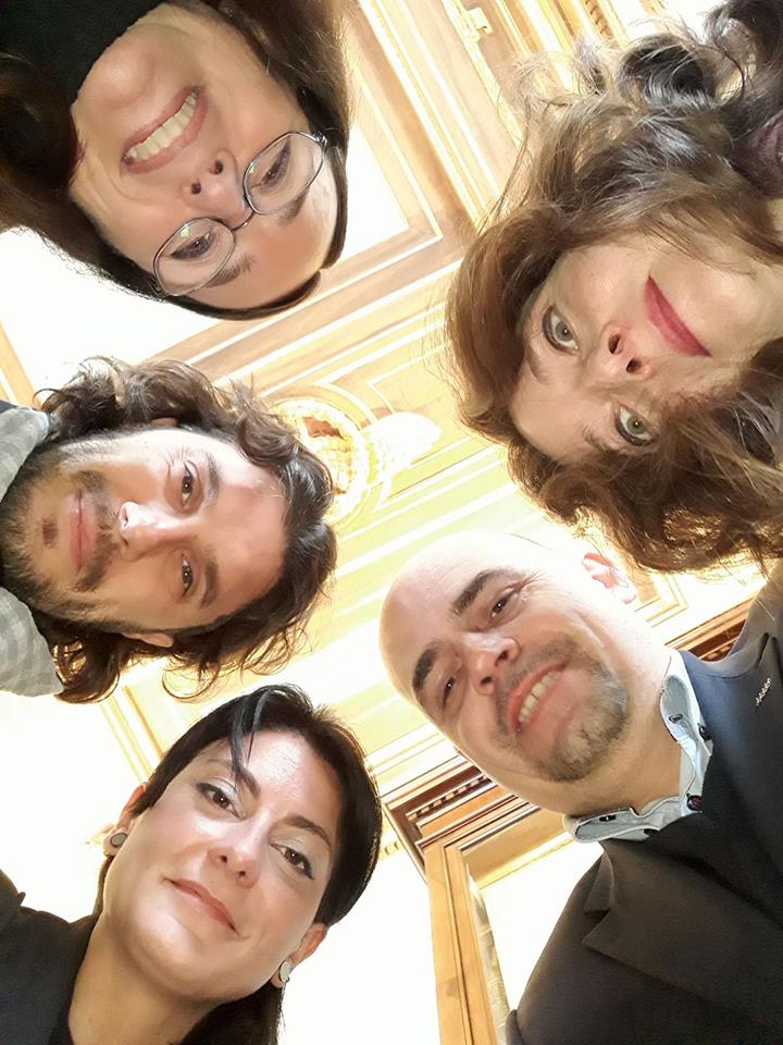 baroni_massi's tweet photo. In #Campidoglio i portavoce romani e nazionali su "tutte le possibili soluzioni applicative" alla delibera #Slot:
1) modalità di misurazione distanze
2) orari di apertura/chiusura #SaleSlot
3) dati ASL
4) elenco luoghi sensibili e ipotesi di geolocalizzazione
5) #Sogei https://t.co/uGAhU83fEK