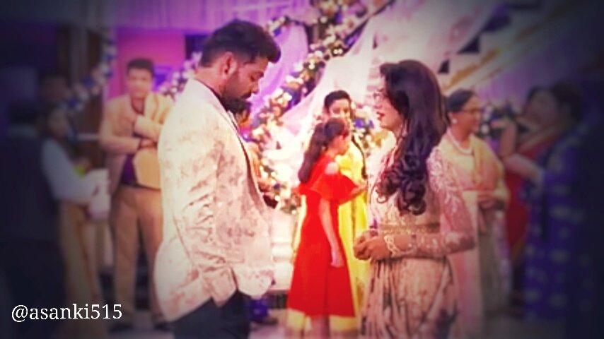 asanki515's tweet photo. You Found Parts For Me, I Didn't Know Existed And In You I Found A Love I No Longer Believes Was Real....
#RomanticThursday ๐ซ
@sritianne @SHABIRAHLUWALIA #abhi #pragya #abhigya #KumkumBhagya @ZeeTV https://t.co/gSlXdSRio3