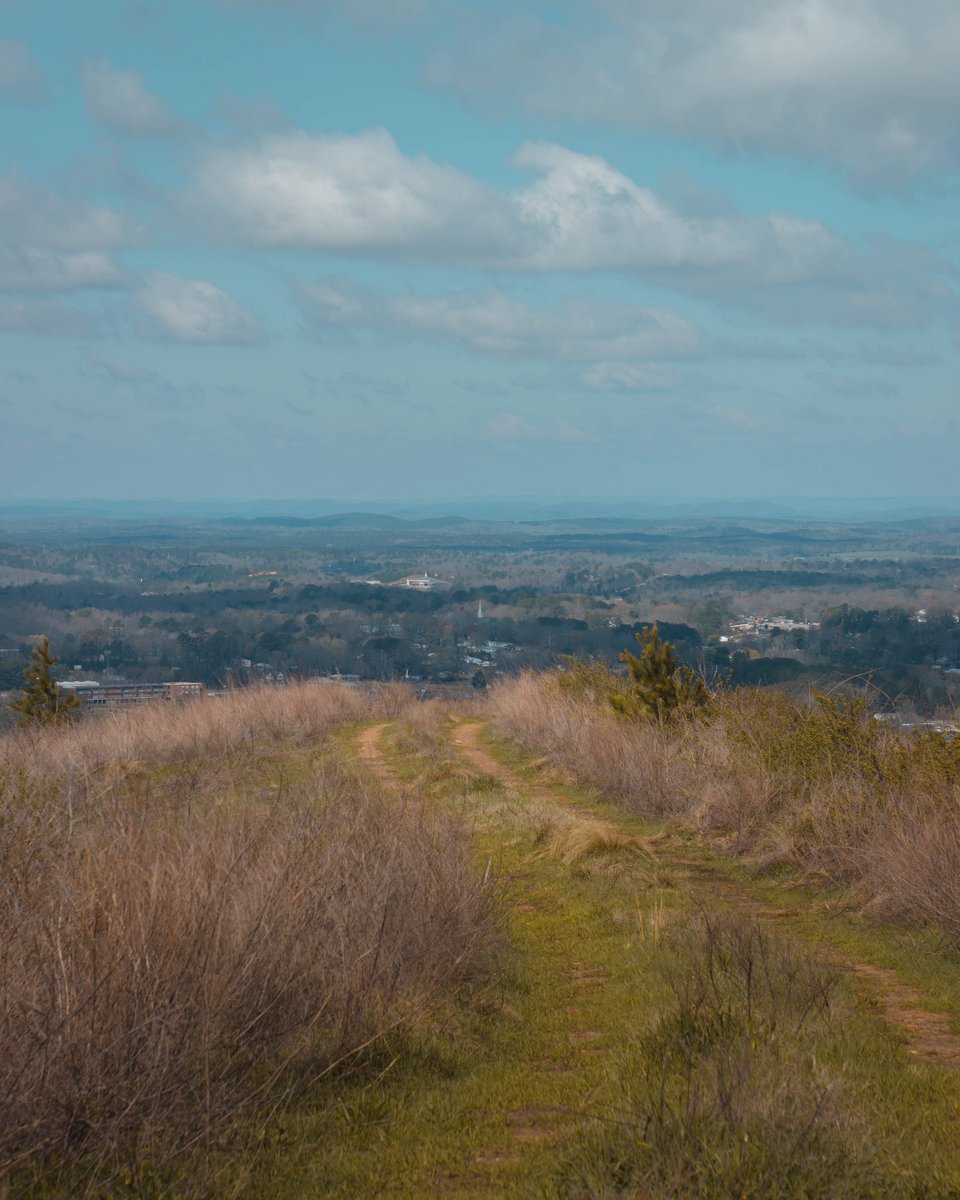 High above the city! Every direction I turn looks stunning.
View the full album at expanseproductions.net
#photography #landscapes #photographylife #expanseproductions #oneframeatatime #beautifullandscapes #hilltop #abovethecity #topoftheworld #cityscape #highways #clouds☁