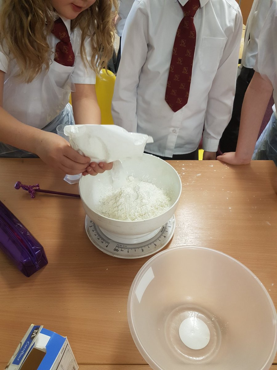 TPSPoohBears's tweet photo. Day 4 of Science Week: A messy, but  massively enjoyable afternoon making Cornflour Slime! #NonNewtonianLiquids #ScienceWeek https://t.co/2LoGSfFnAP