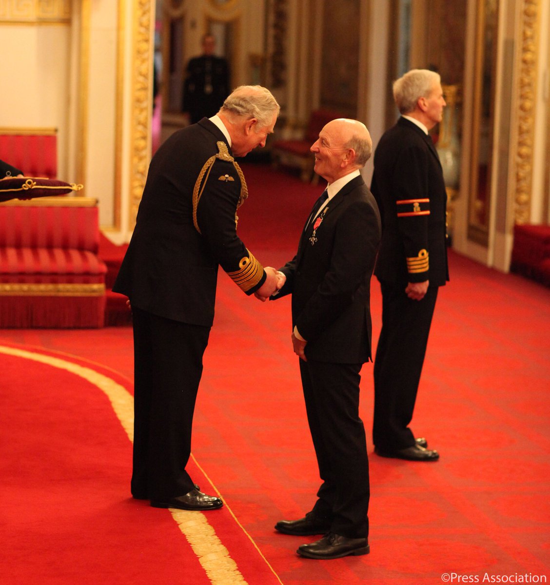 RoyalFamily's tweet photo. The Prince of Wales presents Christopher Lewis with an #MBE.
 
Chris is one of the @RNLI's longest serving coastguards - over his 52 years of voluntary service, he has saved numerous lives. https://t.co/AMHH4jrXga