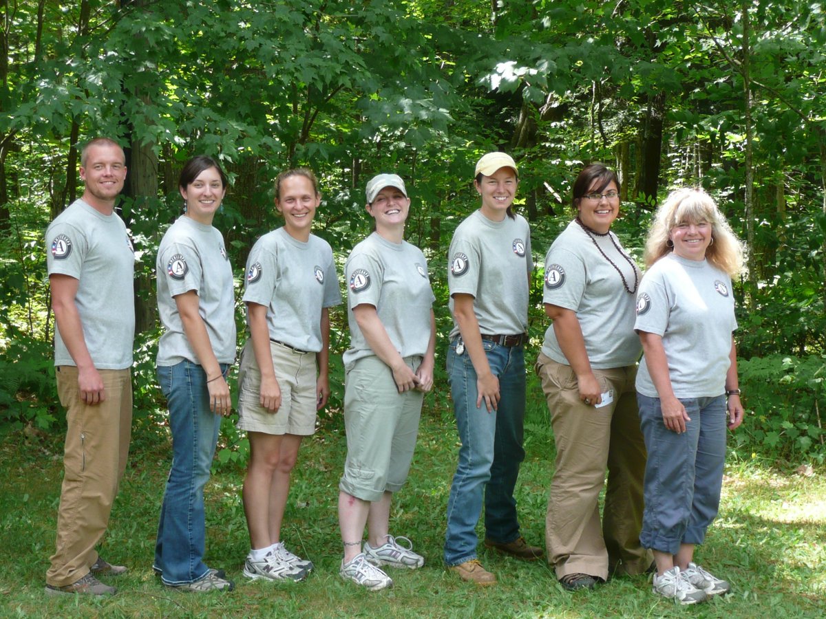 HuronPines's tweet photo. We're celebrating #AmeriCorpsWeek with a #ThrowbackThursday that goes all the way back to the first year of @HuronPines @AmeriCorps. These were our very first members over a decade ago. #MIACWeek #ACTBT https://t.co/Qvwxo0bxBa