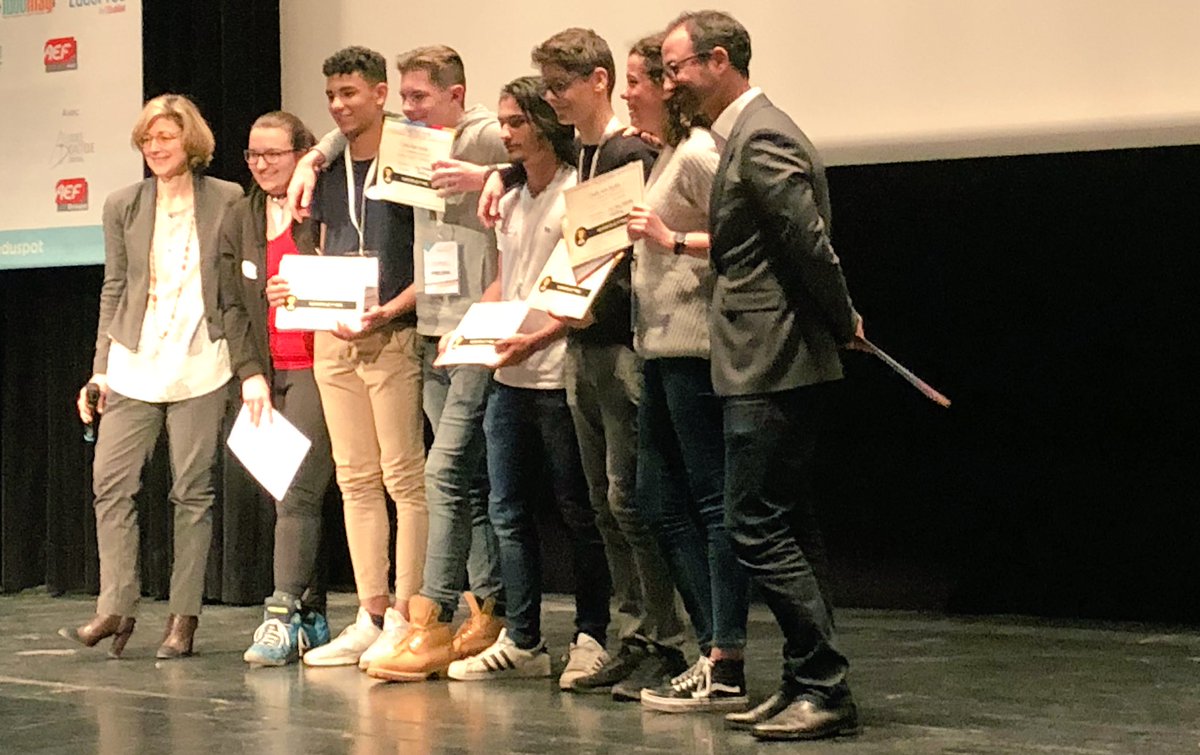Edu_Num's tweet photo. [#CodeTonLycee] Bravo 👏👏 à l’équipe gagnante qui nous a proposé  l’application « Schooltoring » et à tous les participants au hackathon 😀#eduspot2018 #EcoleNumerique https://t.co/7CHVwoegvn