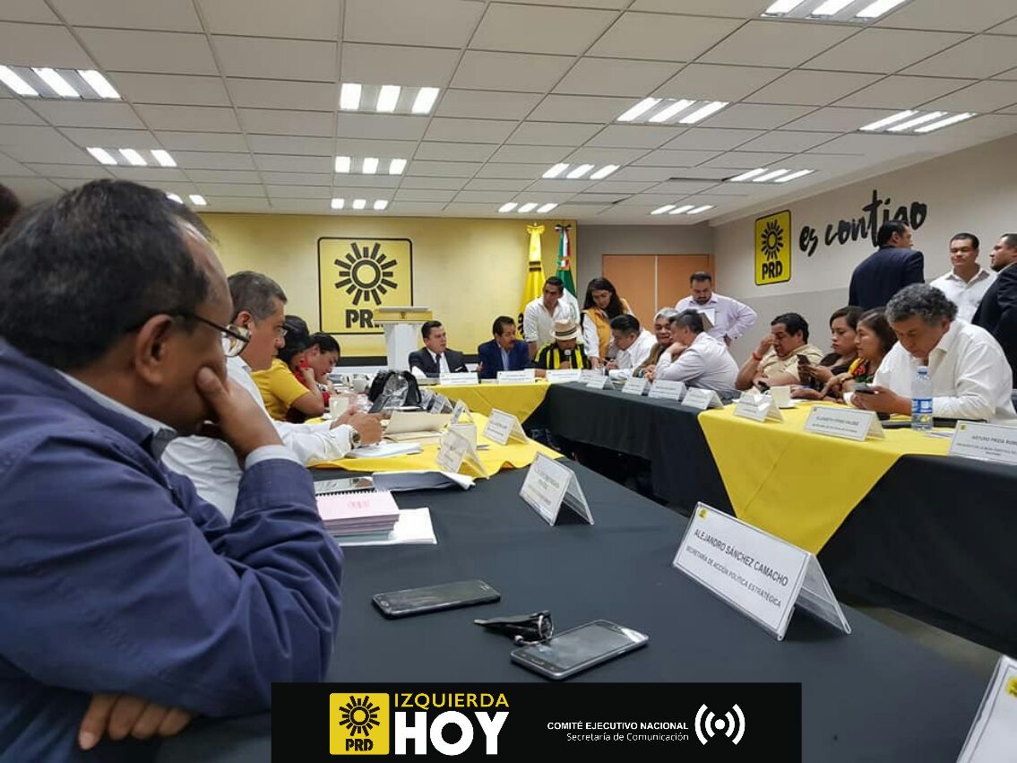 PRDMexico's tweet photo. Ayer en sesión del Comité Ejecutivo Nacional del #PRD se aprobaron candidaturas federales.
#IzquierdaHoy #PonteElChalecoAmarillo https://t.co/B0QgxtP8PJ