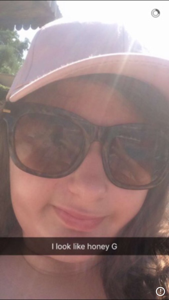 MiniSmarjj13's tweet photo. @em_woodwxrd happy birthday to the biggest tramp going but your grubby nails are the reason that I love you!!🍾👑💅 love u to the 🌙 and back💓🦄 https://t.co/QRW7w102g7