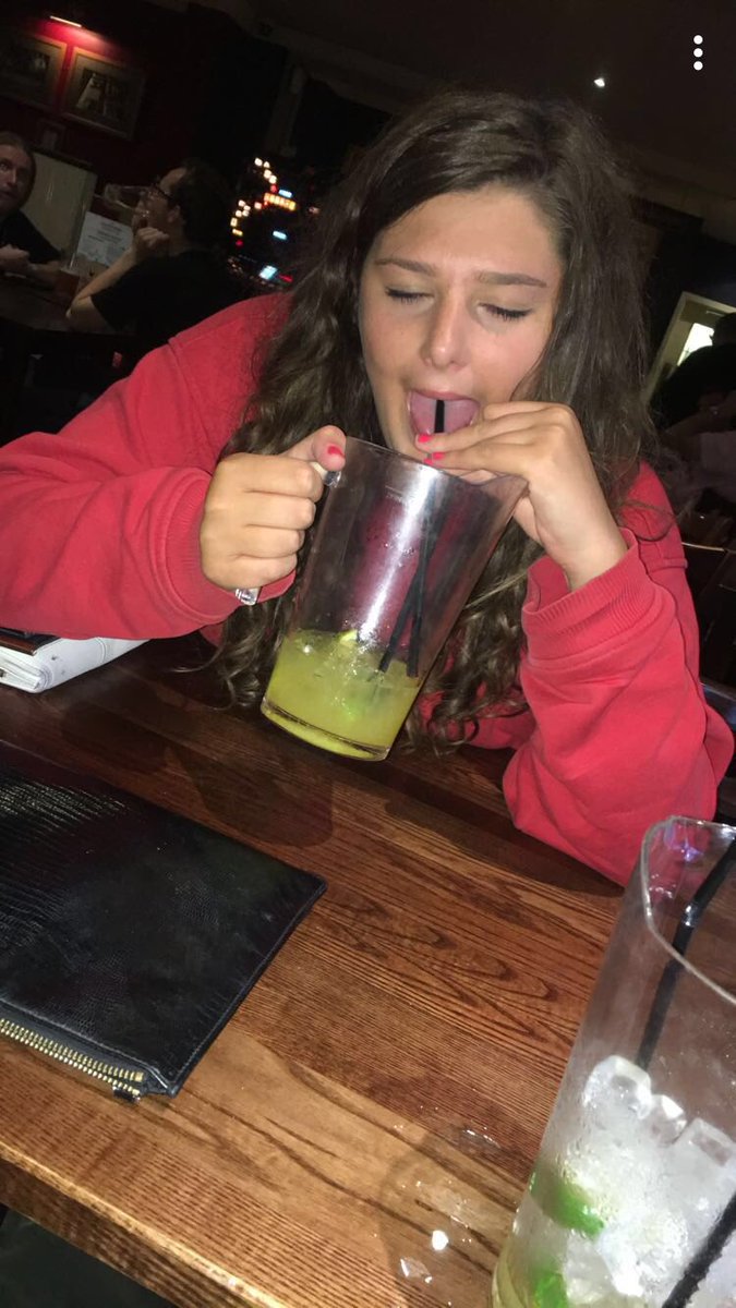 MiniSmarjj13's tweet photo. @em_woodwxrd happy birthday to the biggest tramp going but your grubby nails are the reason that I love you!!🍾👑💅 love u to the 🌙 and back💓🦄 https://t.co/QRW7w102g7