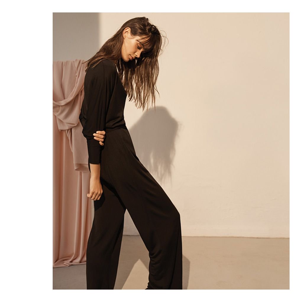 THE JUMPSUIT: Studio 54 fabulousness in a single garment. Horse optional. buff.ly/2Dy4k1q
#DressBetter