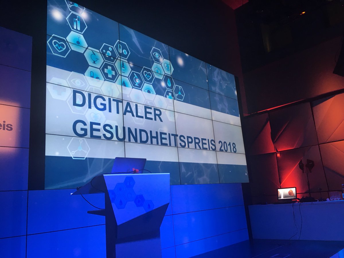 MirjamBauer's tweet photo. Gleich gehts los: #Digitaler #Gesundheitspreis @Novartis_DE mit @saschalobo @AWidmannMauz #VirtualReality  by @SaraLisaVogl und 7 Top-Ideen https://t.co/Oq7VikuKNe