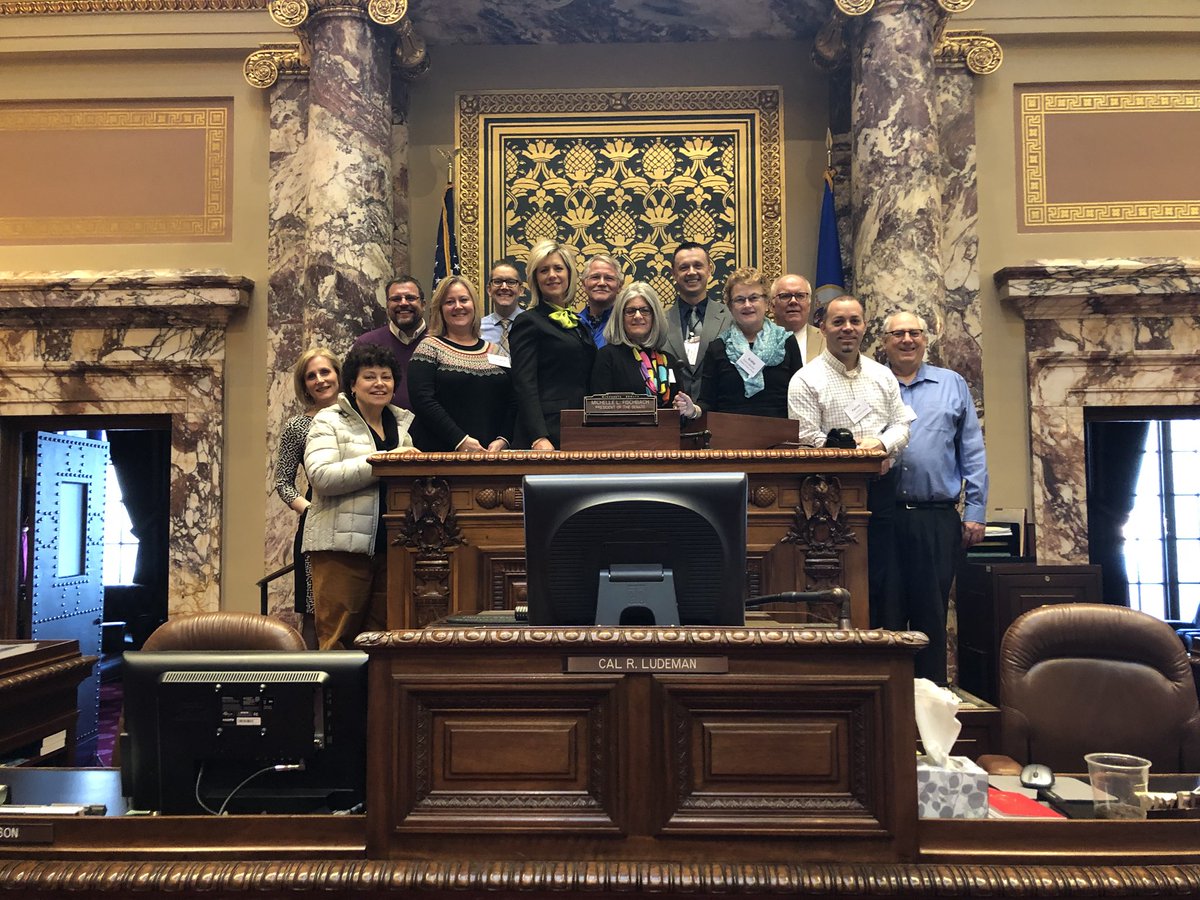 Group picture in the Senate Chamber #MespaMN #DayAtTheCapitol