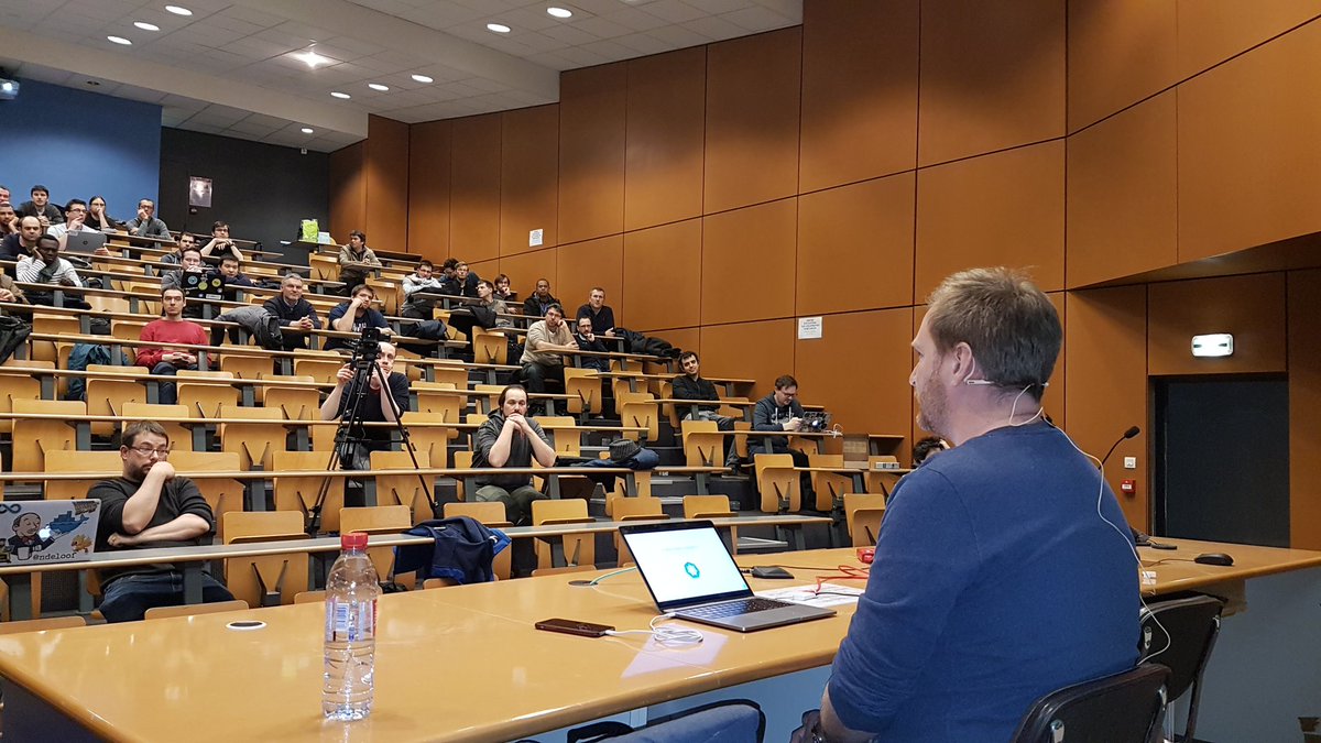 DockerRennes's tweet photo. . @dgageot nous aide à roder le système de captation vidéo du @breizhcamp - coup de stress, du coup on boit de l'eau (pour le moment) https://t.co/2Y8wk95izO