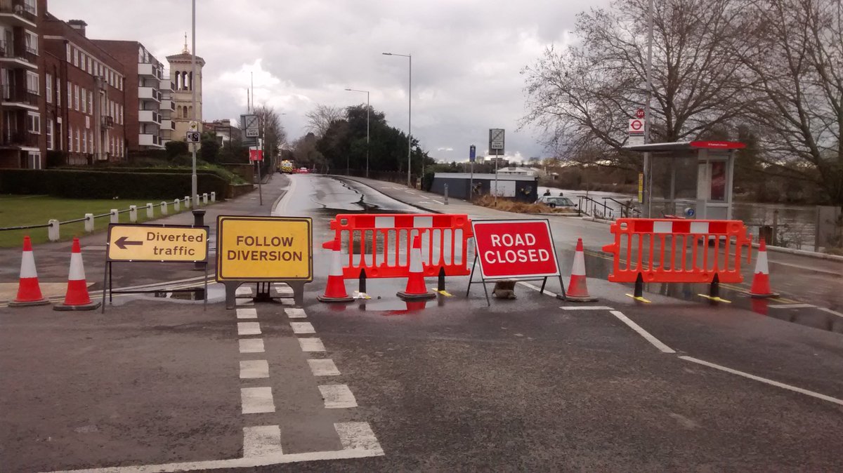 ***DIVERSION ON PORTSMOUTH ROAD***

Thames Water burst main on Portsmouth Road - road currently closed. Pls avoid the area. Repair works could take up to 5 days.

Enquiries: contact <a href="/thameswater/">Thames Water 💧</a> on 0800 316 9800