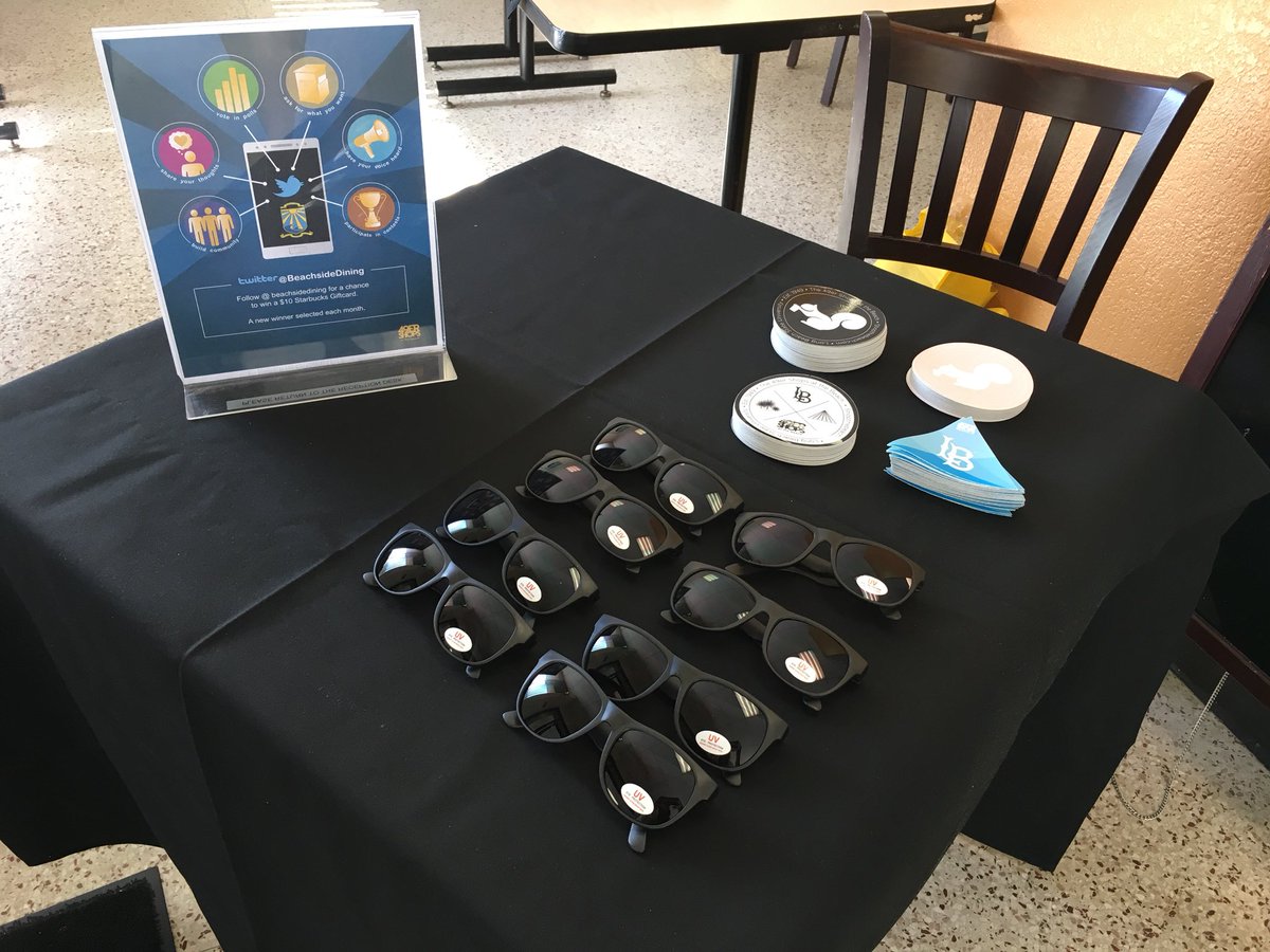 We’re tabling today at #BeachSideDining! Grab some goodies while we are here and learn about our new platform and how you can use it to tell us what you want to see in the dining hall! #RezReviews 🍕🍗🍔🥗🥟🍦