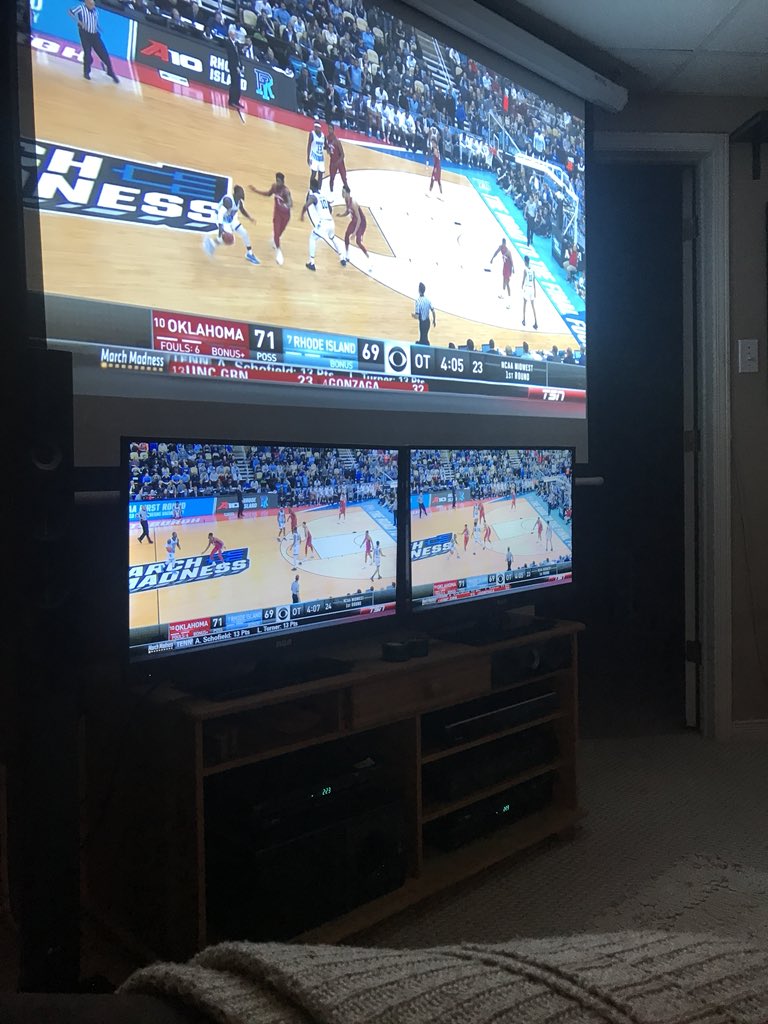 bjonks23's tweet photo. @tsn @TSN_Sports 4 games maximum on at a time... 5 channels!!! Quit switching. The feed and not showing certain games!!!!!!!! https://t.co/yGvMtf2jD9