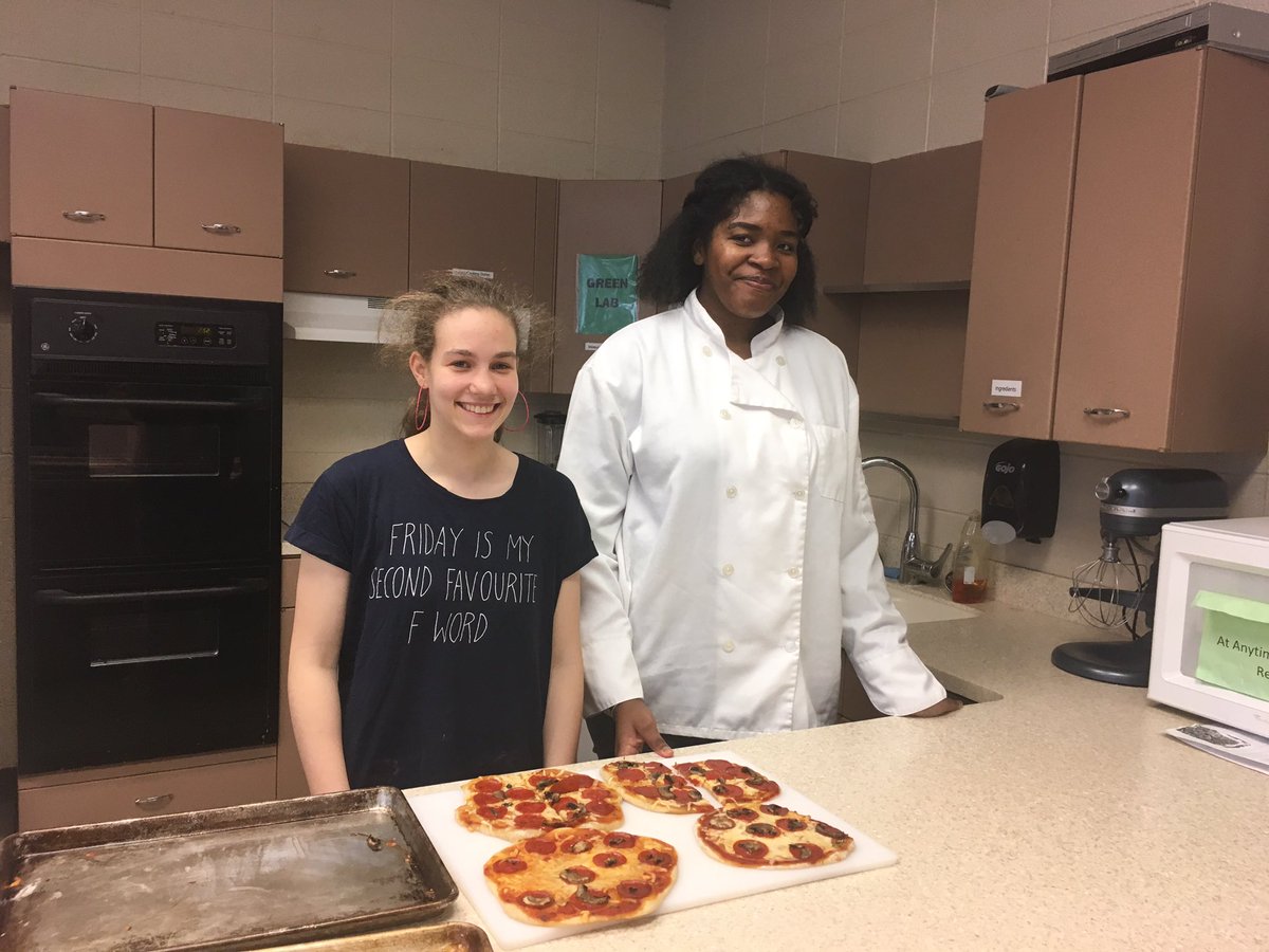 MsJReimers's tweet photo. Thanks to Ms. Kepke's students for stopping by to make pizza with us!! #GameChanger #WeAreEnloe #pizza #foodsclass https://t.co/raUF5QJPfh