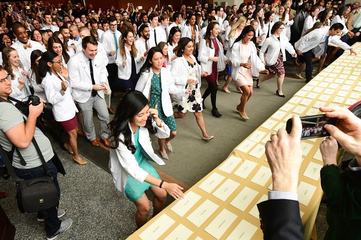 EmoryDeptofMed's tweet image. The 2018 Match Day is less than 24 hours away! We will be live tweeting tomorrow to show you all the laughs, screams, hugs, and happiness. Here are a few photos from the 2017 Match Day, in case you didn’t know how excited we are! #MatchDay #Residency #Emory @EmoryMedicine