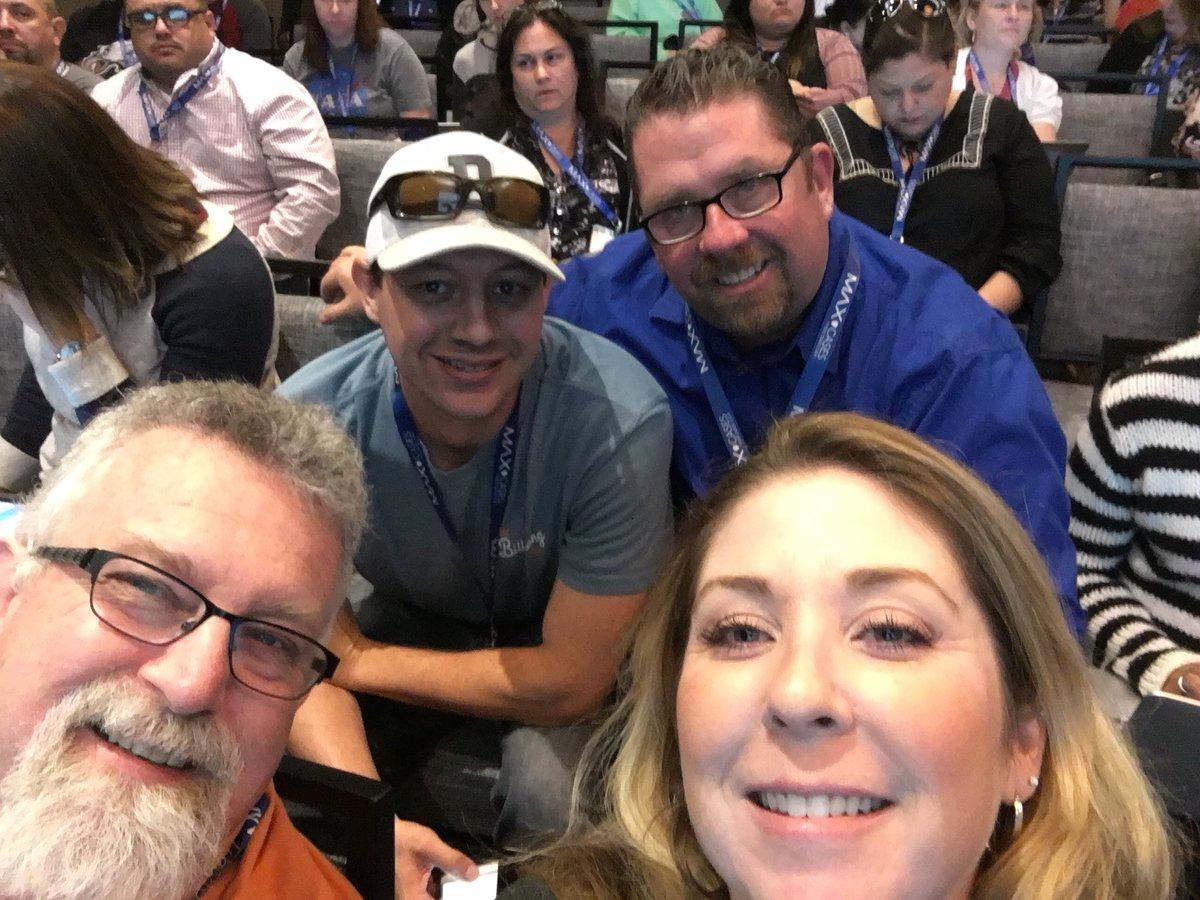 #CUE18 is underway with our first session presented by Erin Rosselli and Abby Mann #OUSDCUE #OUSDLearns #cuenicorns 🦄