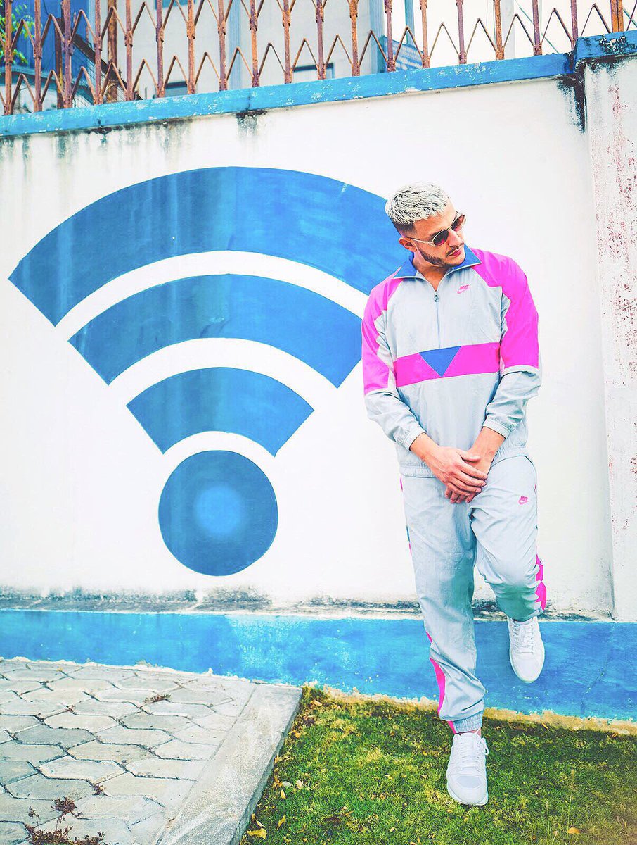 djsnake's tweet photo. Less internet ~ More real life 💎 https://t.co/M3UhYyYLmL