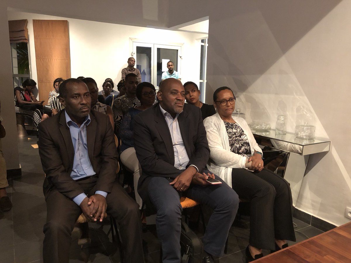 Voodart's tweet photo. Et puis quel honneur d’avoir Imrane Barry, DG Total Cameroun, André Siaka (l’éternel patron des patrons), Michel Elame, Jean Simon Ngann Yonn, Patricia Berthelot. Merci à tous  notamment @SGCameroun @BVSCameroun @MamGalerie #OTalksCM https://t.co/cDEQSUa2m5