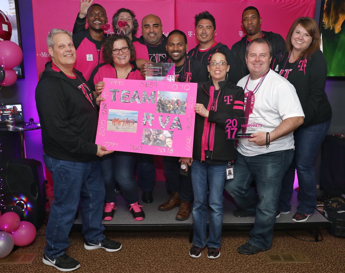 CrownOfTheMMA's tweet photo. TEAM RICHMOND in the BUILDING!!!
@otishumphreys has his team FIRED🔥🔥🔥UP for 2018 💖💖💖 
#NERULES #MagentaPrime #BeMagenta #MyUncarrierLife #AreYouWithUs #MobileTruck
📸 @TChainzDC https://t.co/OUPqtjdwLN