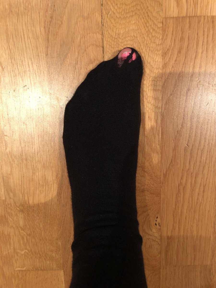 helegrin's tweet photo. @hmunitedkingdom - 2 wears a a hole in the tights already? Not used to this poor quality from you. 👎 https://t.co/dVGmGEzahO
