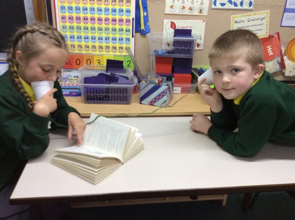 ChristChurchCoE's tweet photo. Year 4 investigating how sound travels through their string telephones 📞 #science #stringtelephones #scientists #sound https://t.co/yKDnw2v19h