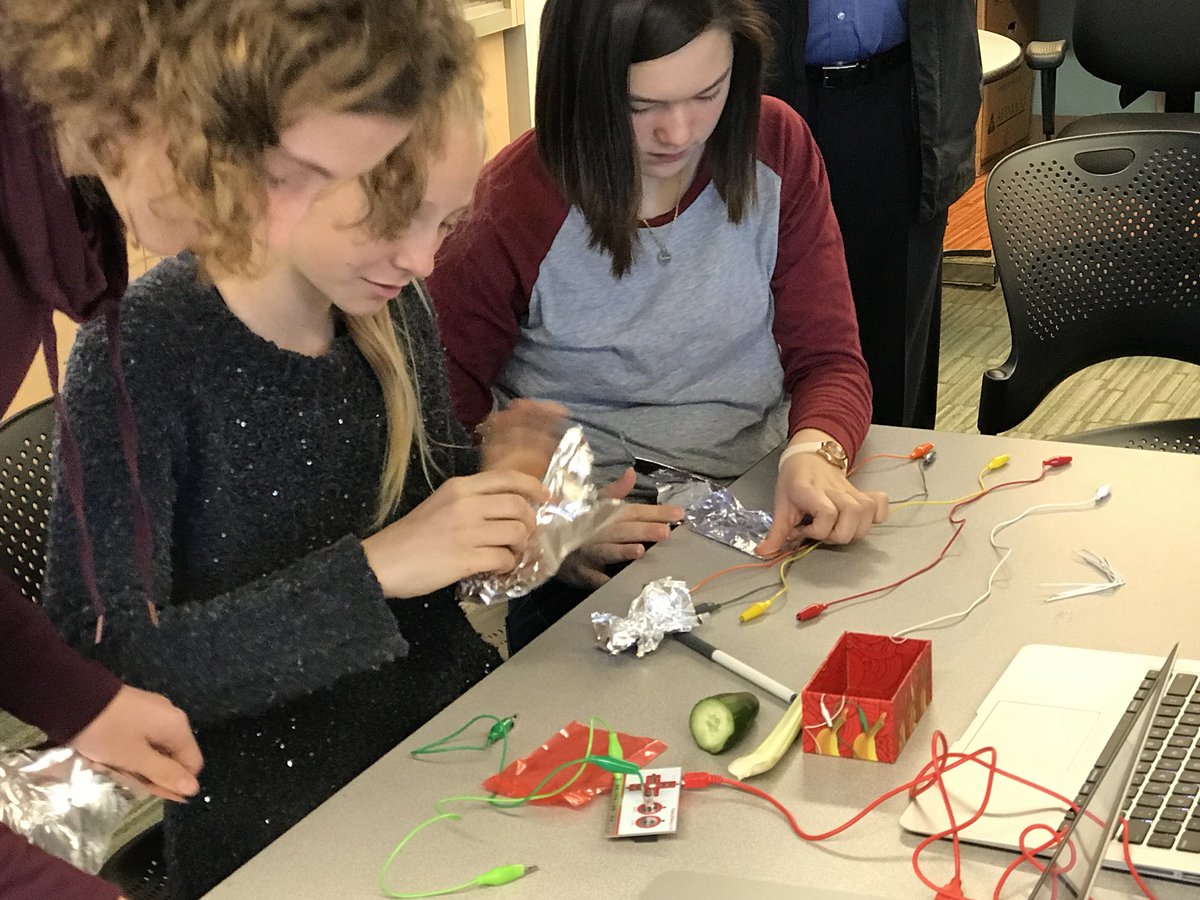 johnyen's tweet image. Making with @makeymakey and exploring the open world of invention and creativity. #polysolves