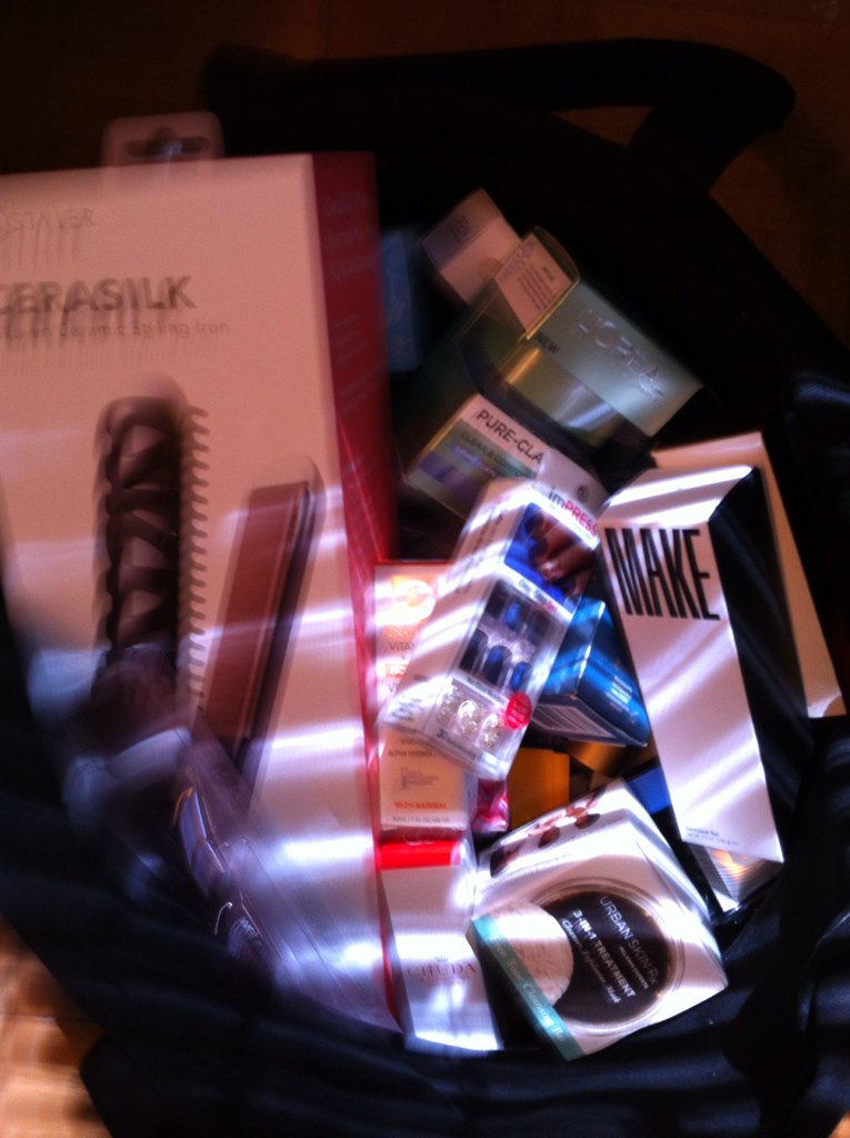 BeautyConcierge's tweet image. Testing,sniffing,masking,and kissing 💋 oh my @CEWinsider  ready to vote! #cewinsider #cewdemo #beautyawards  #beauty