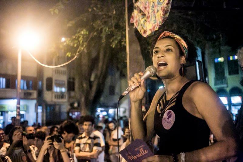 bandascalene's tweet photo. Tirem o dia pra pensar com carinho e seriedade no rumo que o Brasil está tomando. Independente de ideologia ou postura política. 
Que a vida de Marielle seja inspiração e luz em tempos de tantas incertezas e dificuldades. #MariellePresente https://t.co/2ht6d4n0SU