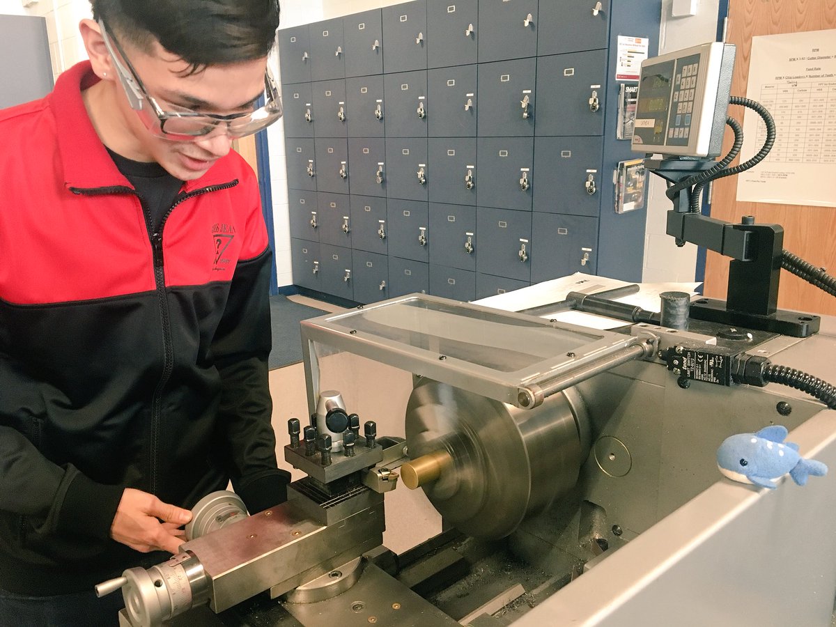 L_Longstreth's tweet image. Whale, whale, whale, it looks like we have a new supervisor in the #WestMetalsLab He runs a tight ship making sure the TMA projects get finished up #IndTech #LeydenPride