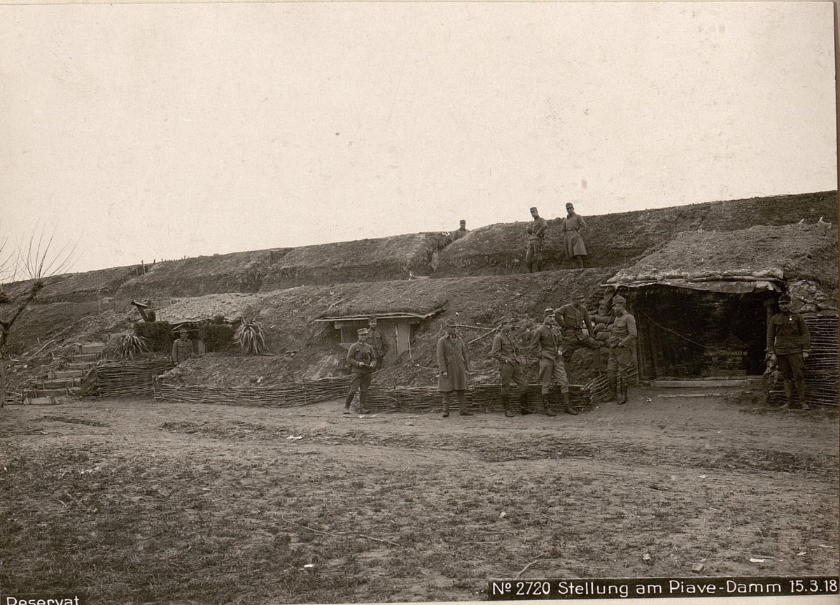 PikeGrey1418's tweet photo. 15 March 1918 - 100 years ago today: Austro-Hungarian troops in the multi-layered positions on the Piave Dam. Much of the 1918 winter was spent in these static positions
#PikeGrey #WW1OnThisDay #WW1 #FWW #GreatWar #OTD #OnThisDay #ThisDayInHistory #History #AustriaHungary #Piave https://t.co/G3LGCa2CnI