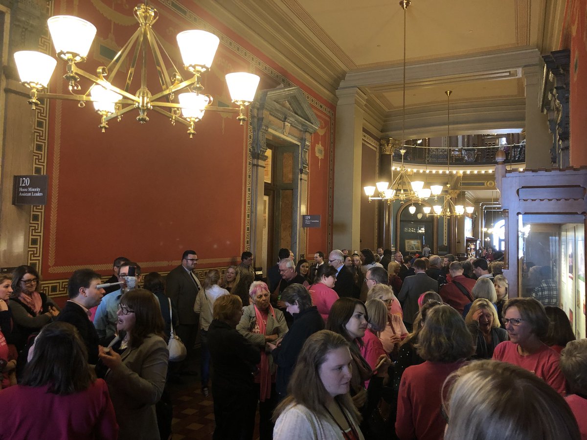 KarlaFultz's tweet image. Last committee of second funnel - House Human Resources for SF 359. Rs and Ds in caucus. Crowded hallway.