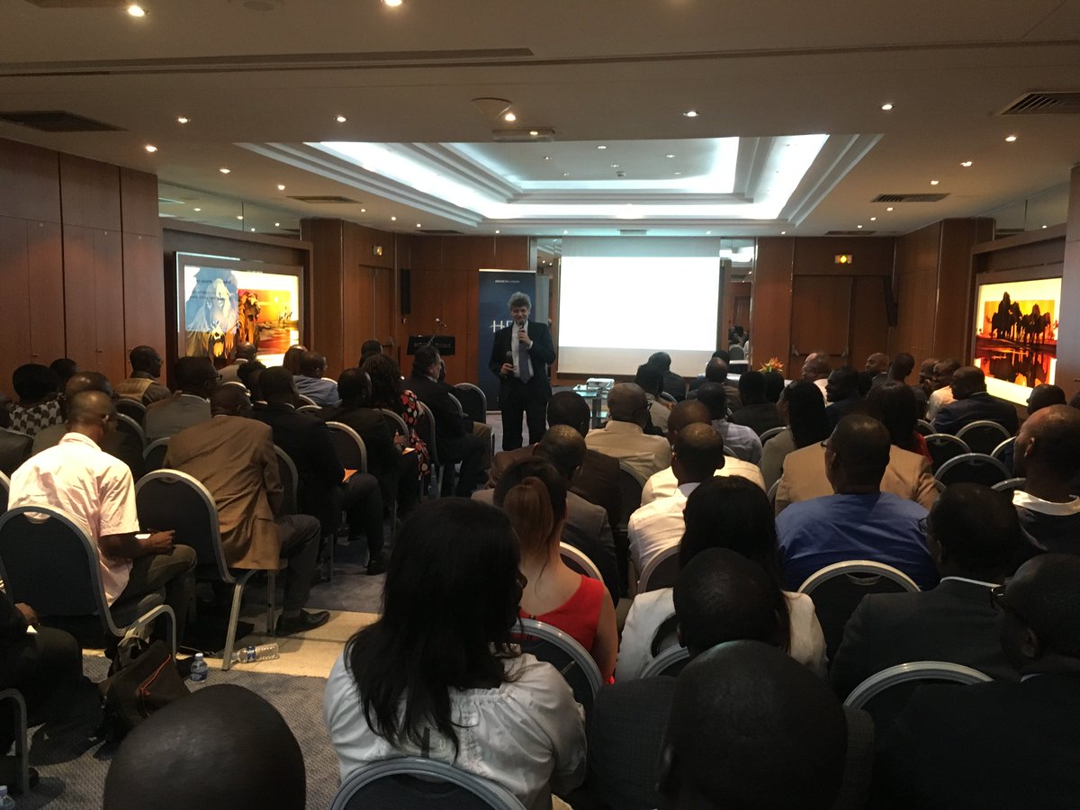 MagdaRawecka's tweet photo. .#HECMasterClass : Comment transformer vos #clients en #ambassadeurs ? #Masterclass du #HECProf Bertrand Moingeon à #Abidjan #CustomerExperience @HECParisExecEd https://t.co/8cNMnrDZNt