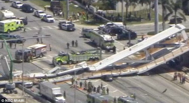 Varios muertos y atrapados tras el derrumbe de un puente peatonal en Florida DYWhvaUV4AAE3Da